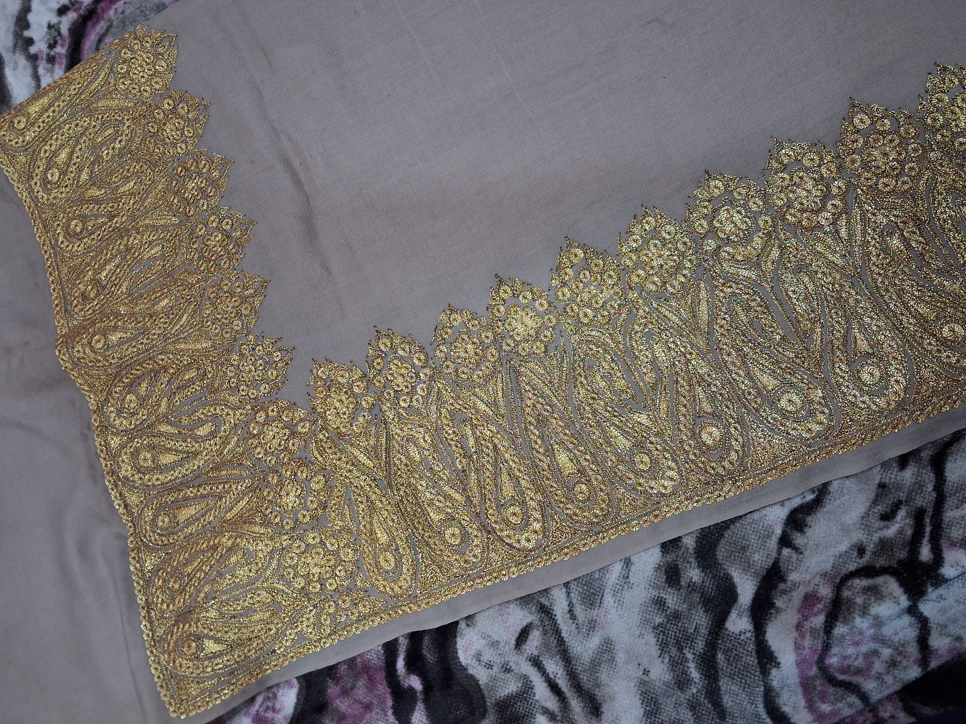Grey Shawl — Full Border Detail